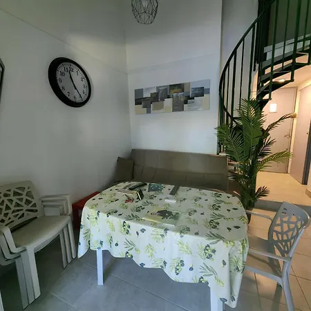 Mitoyenne Avec Piscine Et Parking Pour 4 Personnes - Fr-1-607-189 * אגדה