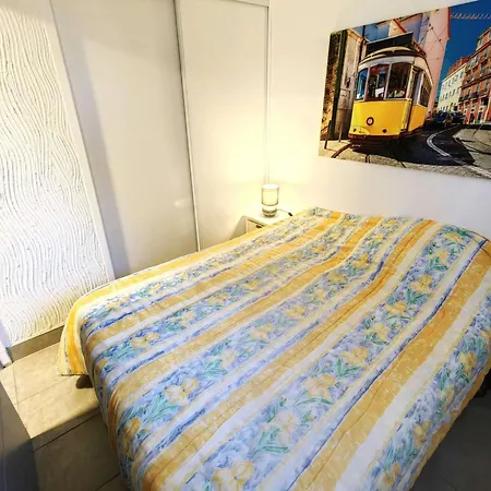 Mitoyenne Avec Piscine Et Parking Pour 4 Personnes - Fr-1-607-189 וילה