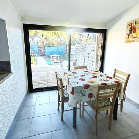 Mitoyenne Avec Piscine Et Parking Pour 4 Personnes - Fr-1-607-189 וילה