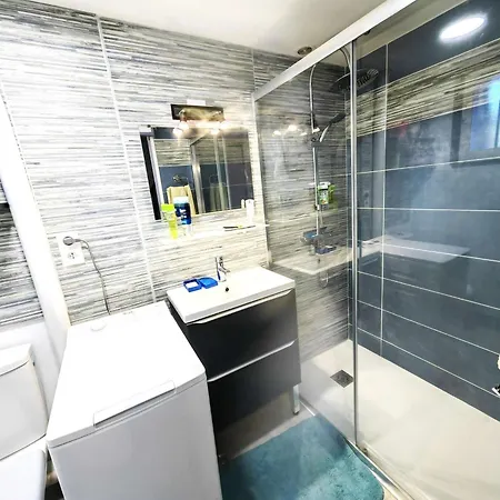 Mitoyenne Avec Piscine Et Parking Pour 4 Personnes - Fr-1-607-189 * אגדה