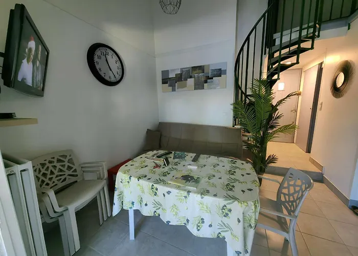 Mitoyenne Avec Piscine Et Parking Pour 4 Personnes - Fr-1-607-189 * Agde
