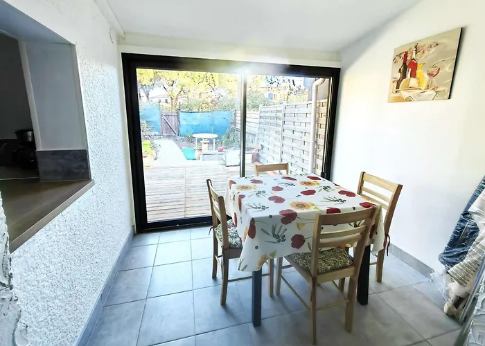 Mitoyenne Avec Piscine Et Parking Pour 4 Personnes - Fr-1-607-189 Villa