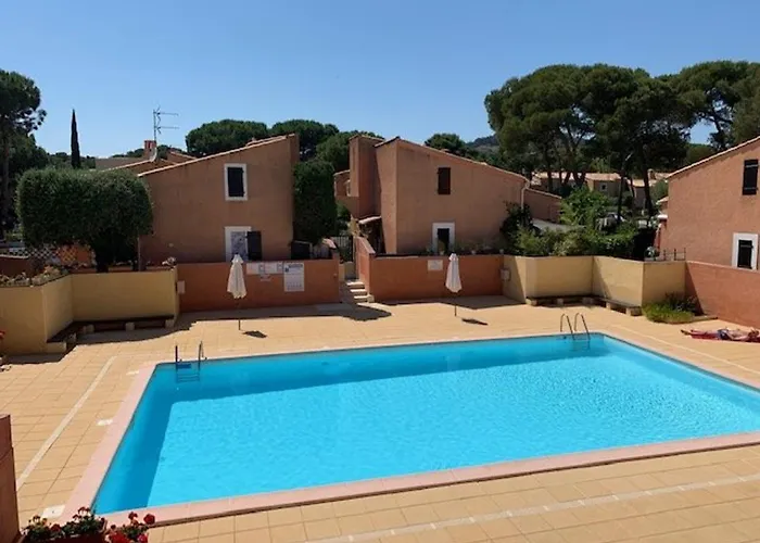 Villa Mitoyenne Avec Piscine Et Parking Pour 4 Personnes - Fr-1-607-189 Agde